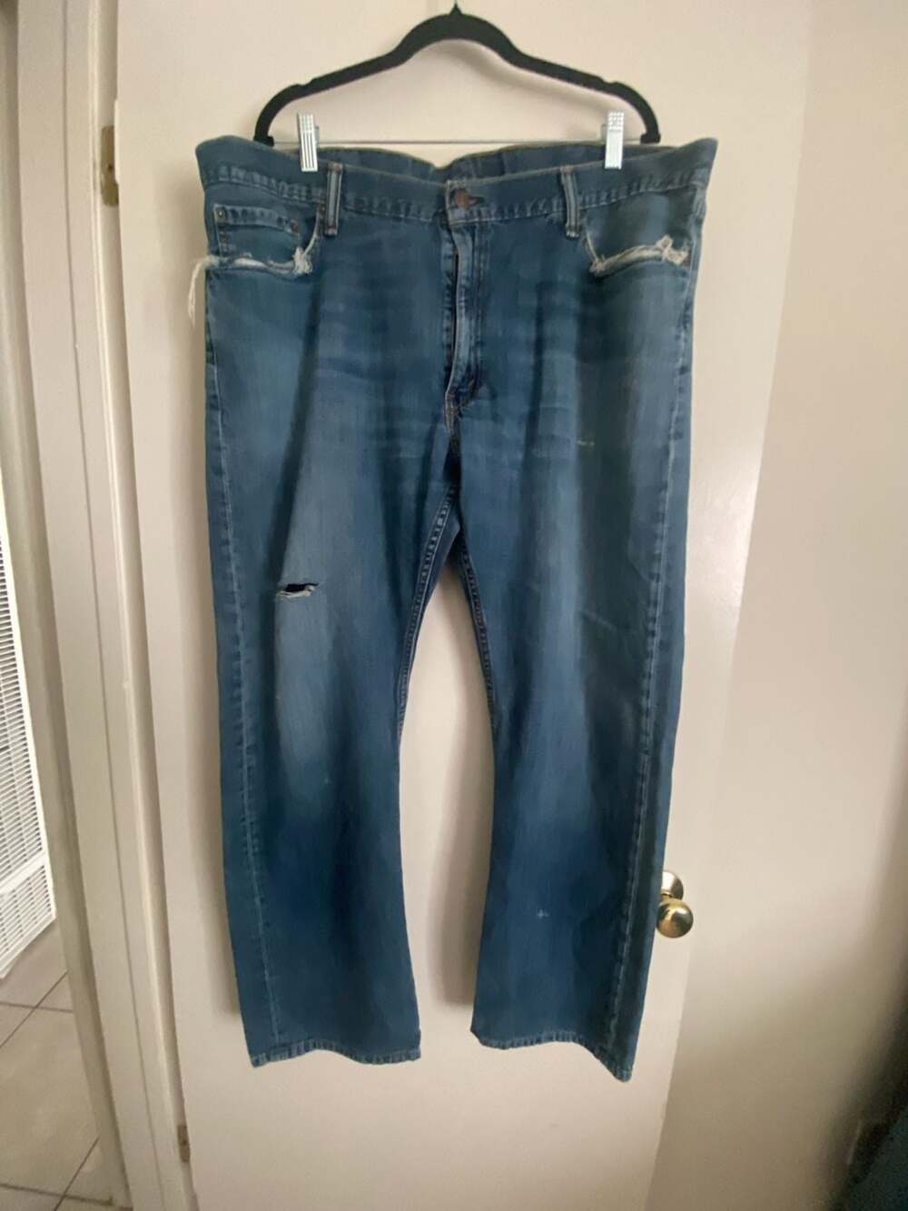 Levi's Jeans Size 42x32 Blue Distressed Denim